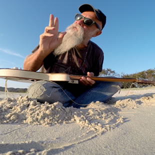 Pop-rock SEASICK STEVE Support: Prinz Grizzley Koninklijk Circus, Brussel - 23/11/2018 Pop-rock SEASICK STEVE Support: Prinz Grizzley Koninklijk Circus, Brussel - 23/11/2018