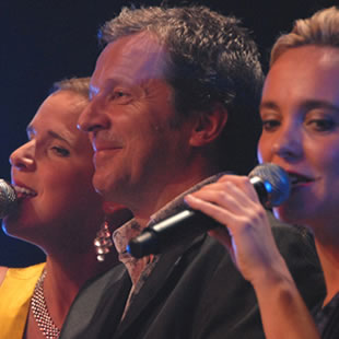 Pop-rock/Folk JUKEBOX 2020 - LUCAS VAN DEN EYNDE, TINE EMBRECHTS, NELE BAUWENS Borgerhout Pop-rock/Folk JUKEBOX 2020 - LUCAS VAN DEN EYNDE, TINE EMBRECHTS, NELE BAUWENS Borgerhout