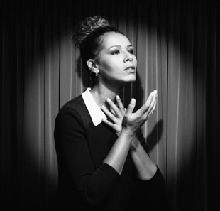 CHIMENE BADI CHANTE PIAF