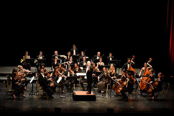 L'OPERA FAIT SES GRANDS AIRS L'OPERA FAIT SES GRANDS AIRS